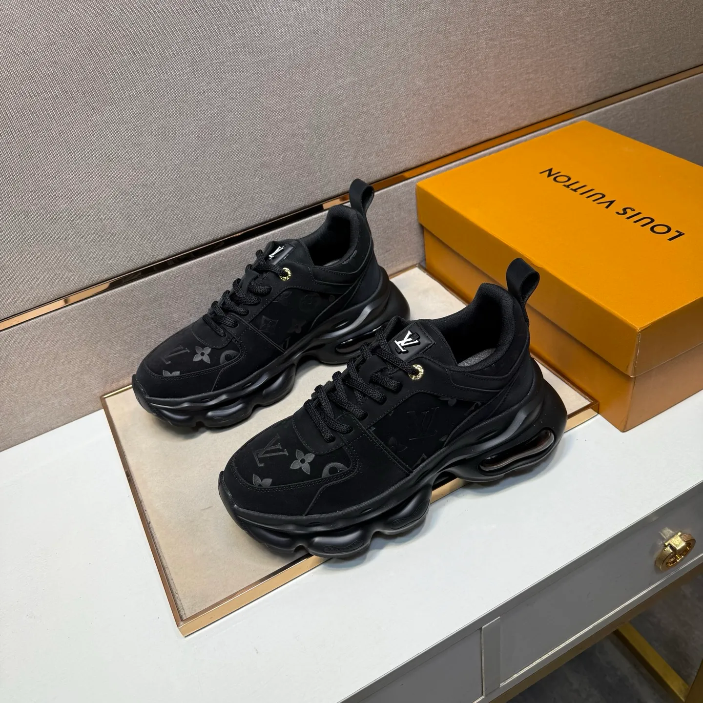 ⬛️Men's shoes 💰p462【LV～】Men's casual shoes 2025z cabinet sales simultaneously 🔶Size: 38-44 #️⃣ 🔷5 colors🔜The upper is made of multi-material splicing➕Mesh lining, comfortable and breathable, sole: original comfortable and wear-resistant outsole, ⚠️real thing📱photographed🎬real thing is better📢📢📢